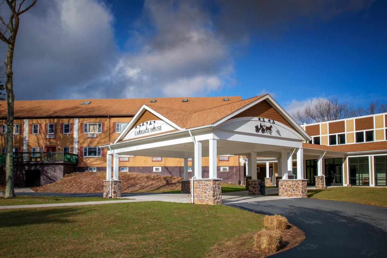 Carriage House Country Club Hotel Pocono Manor Exterior foto