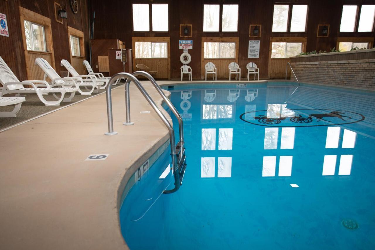 Carriage House Country Club Hotel Pocono Manor Exterior foto